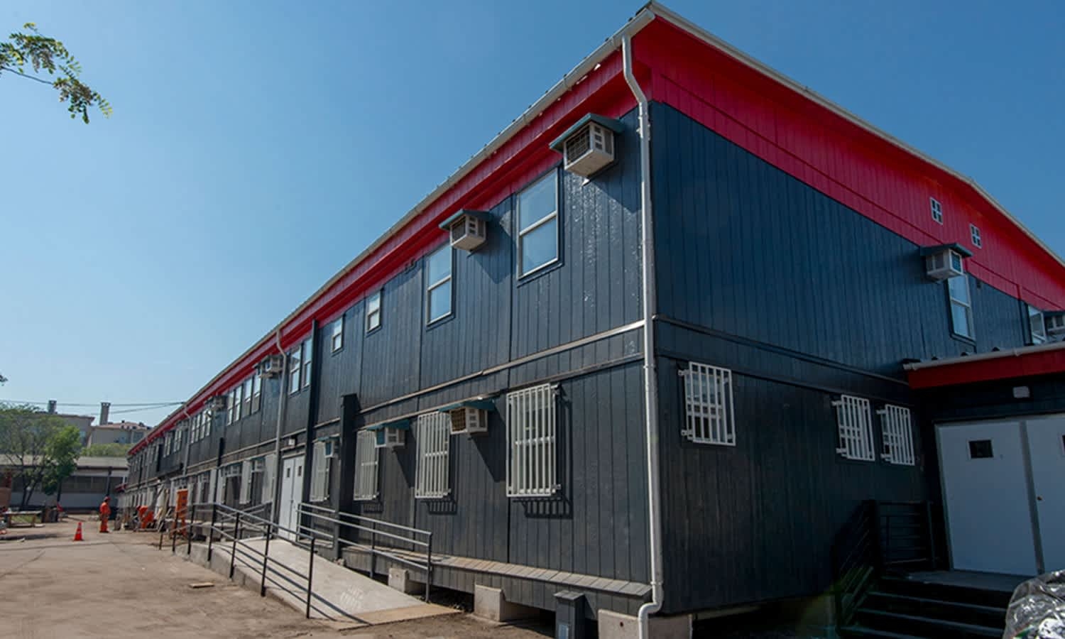 <div class='caption_slider'><div class='caption_content'><div class='caption_left'><div class='caption_head'><h2>CONSTRUCCIÓN MODULAR</h2></div><div class='caption_body'><p>Nos especializamos en la construcción de contenedores y módulos prefabricado</p></div><div class='caption_foot'><a href='http://moduler.pe/productos' target='_blank'><i class='fad fa-check-circle'></i> Productos</a></div></div><div class='caption_right'></div></div></div> CONSTRUCCIÓN MODULAR